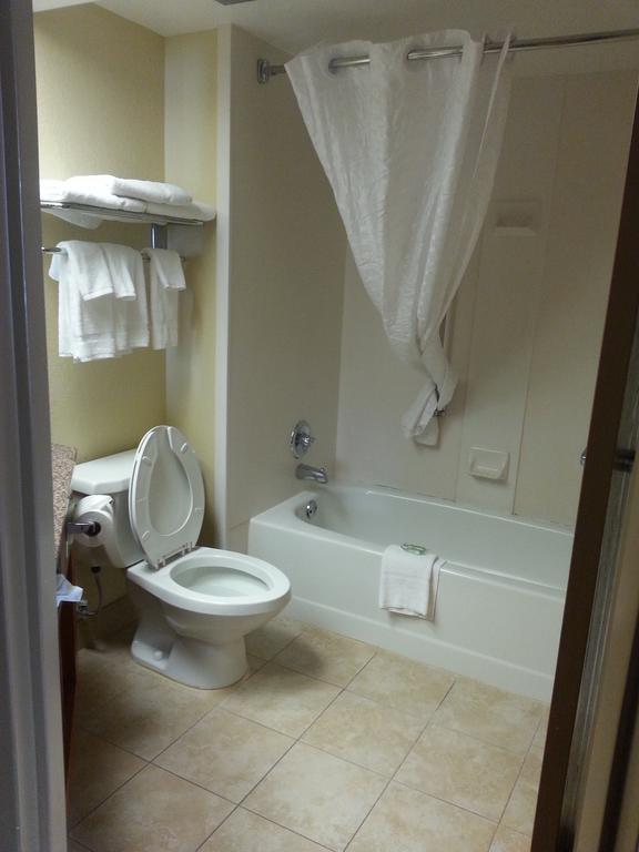 Quality Inn & Suites ساجيناو الغرفة الصورة