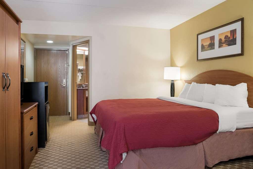 Quality Inn & Suites ساجيناو الغرفة الصورة