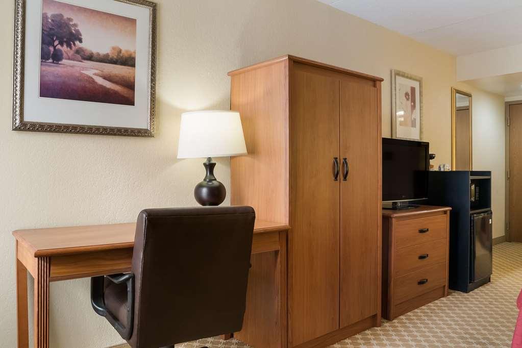 Quality Inn & Suites ساجيناو الغرفة الصورة