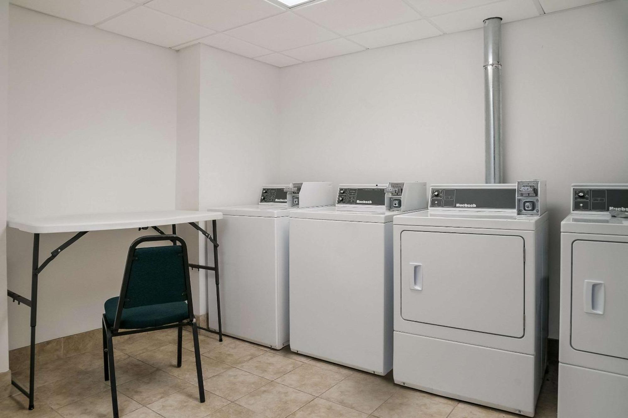 Quality Inn & Suites ساجيناو المظهر الخارجي الصورة