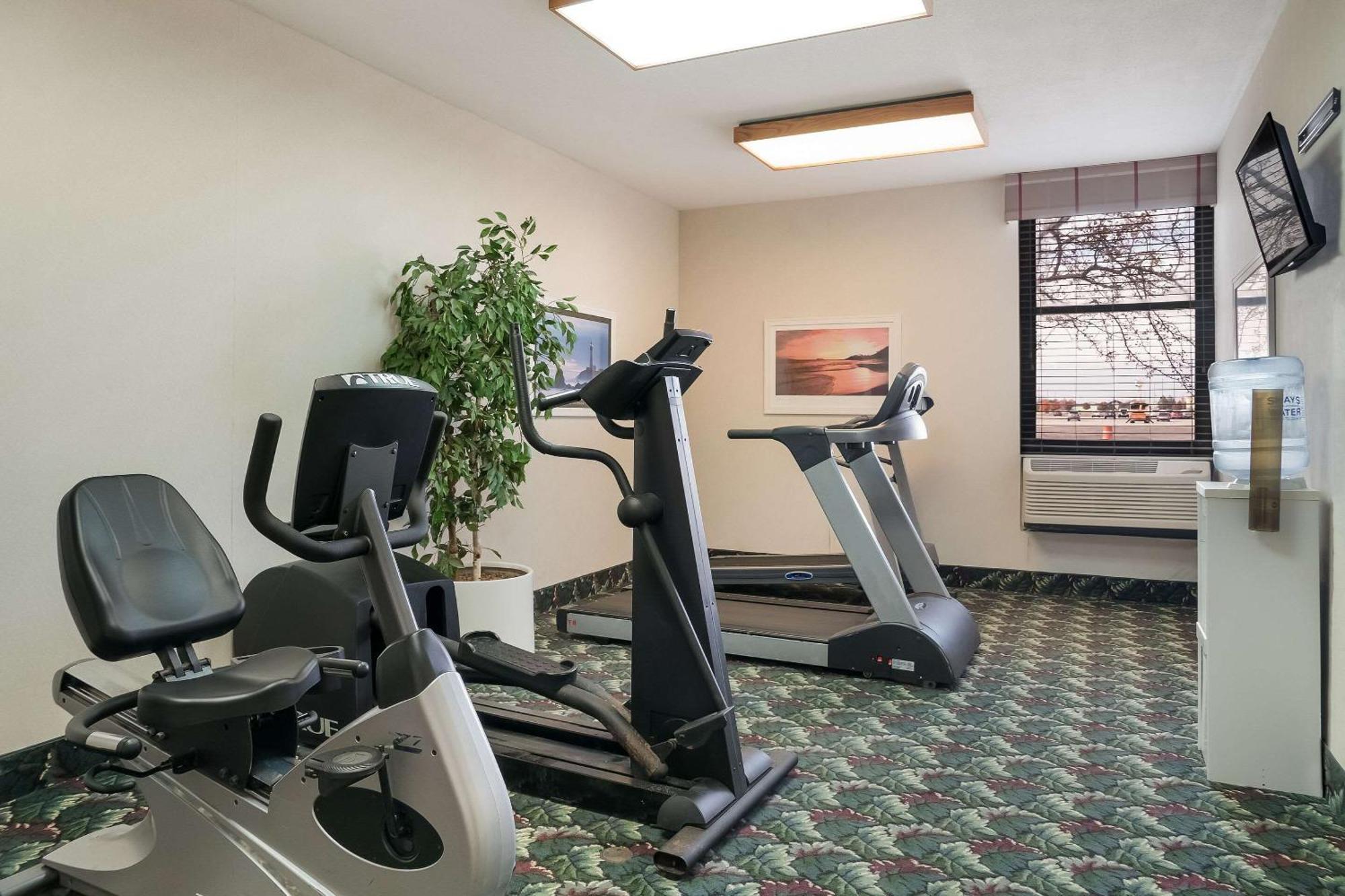 Quality Inn & Suites ساجيناو المظهر الخارجي الصورة