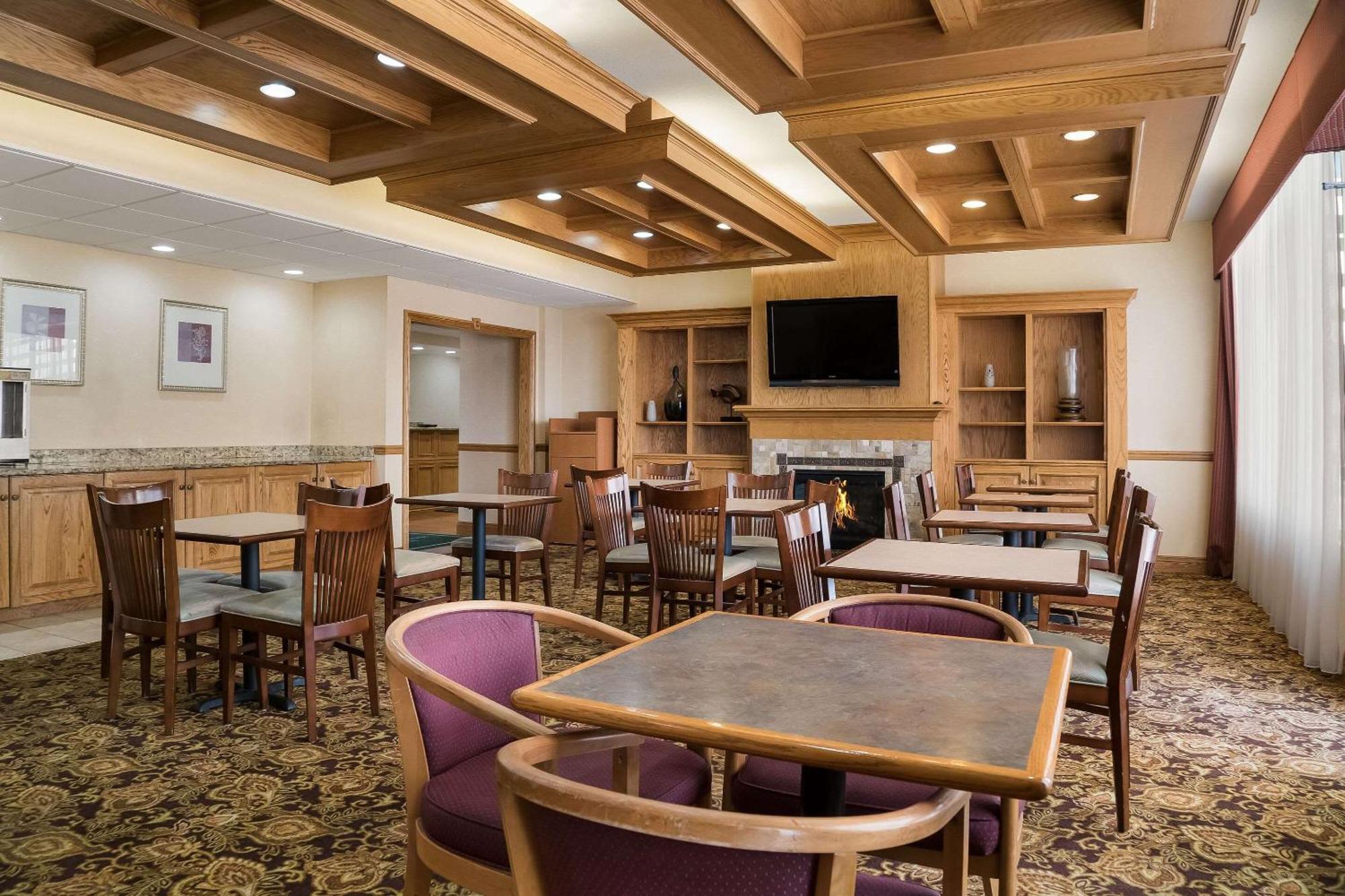 Quality Inn & Suites ساجيناو المظهر الخارجي الصورة