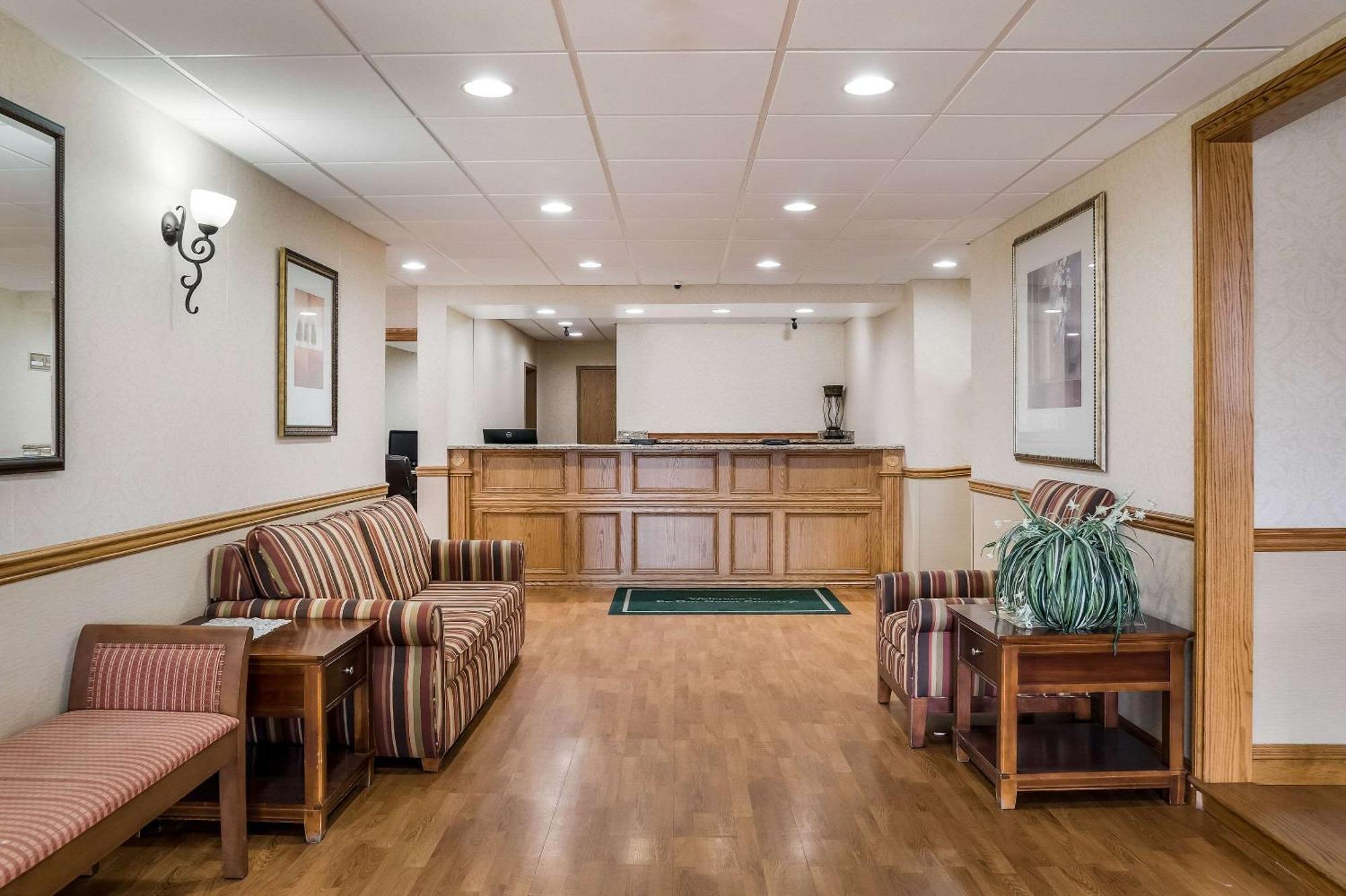 Quality Inn & Suites ساجيناو المظهر الخارجي الصورة