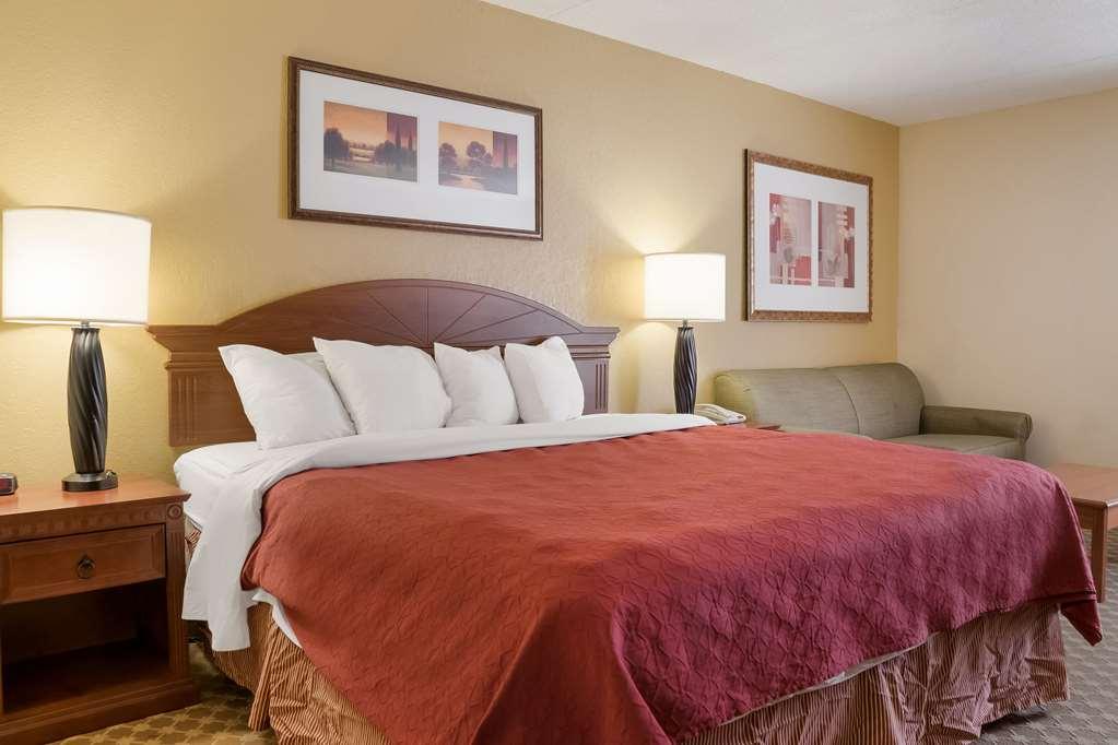 Quality Inn & Suites ساجيناو الغرفة الصورة