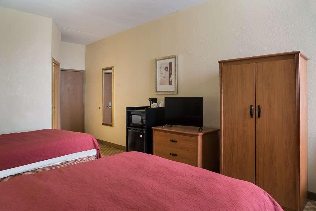 Quality Inn & Suites ساجيناو الغرفة الصورة