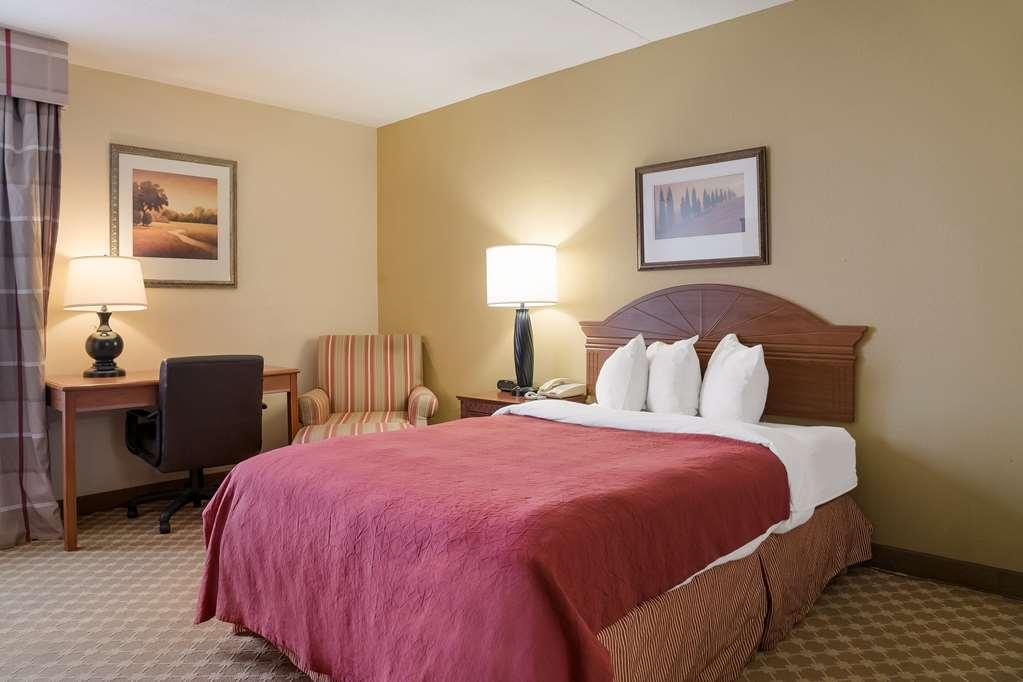 Quality Inn & Suites ساجيناو الغرفة الصورة