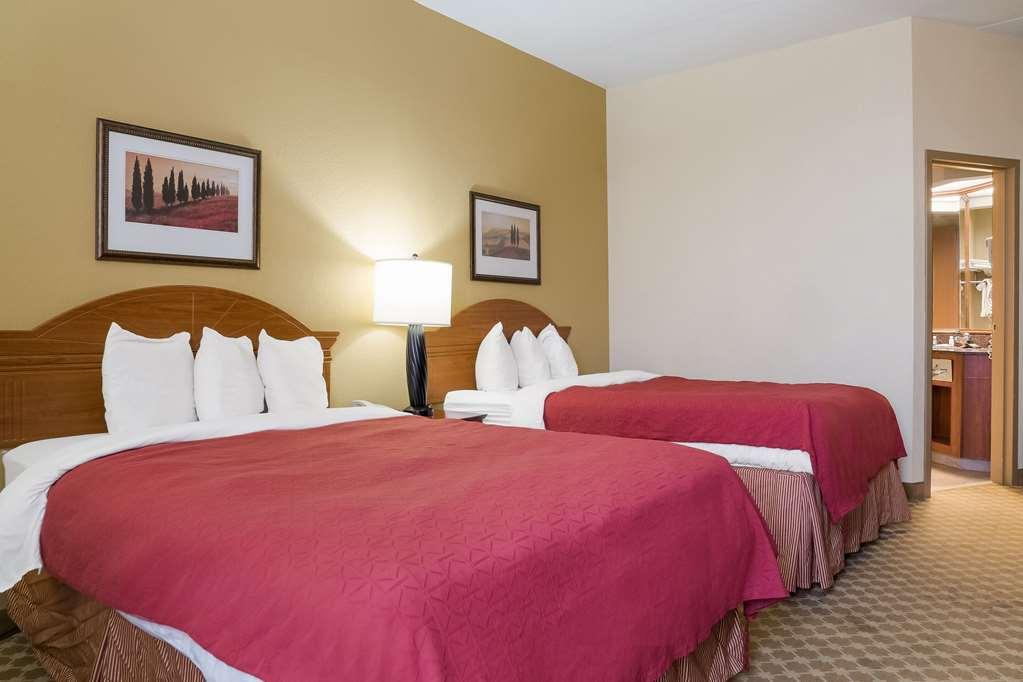 Quality Inn & Suites ساجيناو الغرفة الصورة