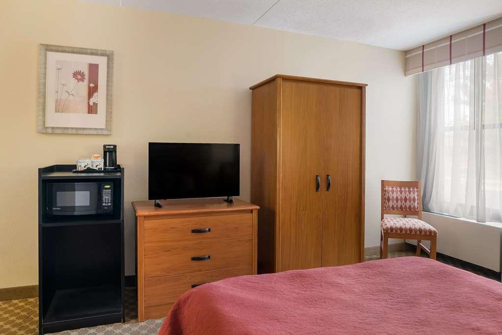 Quality Inn & Suites ساجيناو الغرفة الصورة
