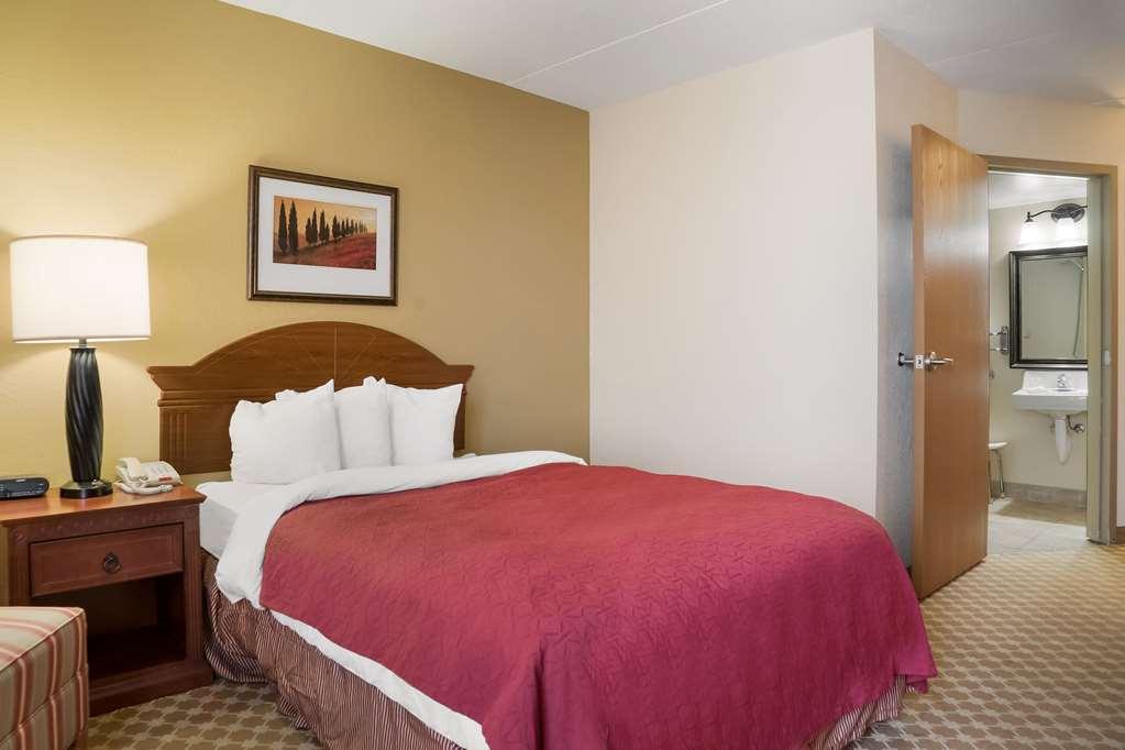 Quality Inn & Suites ساجيناو الغرفة الصورة