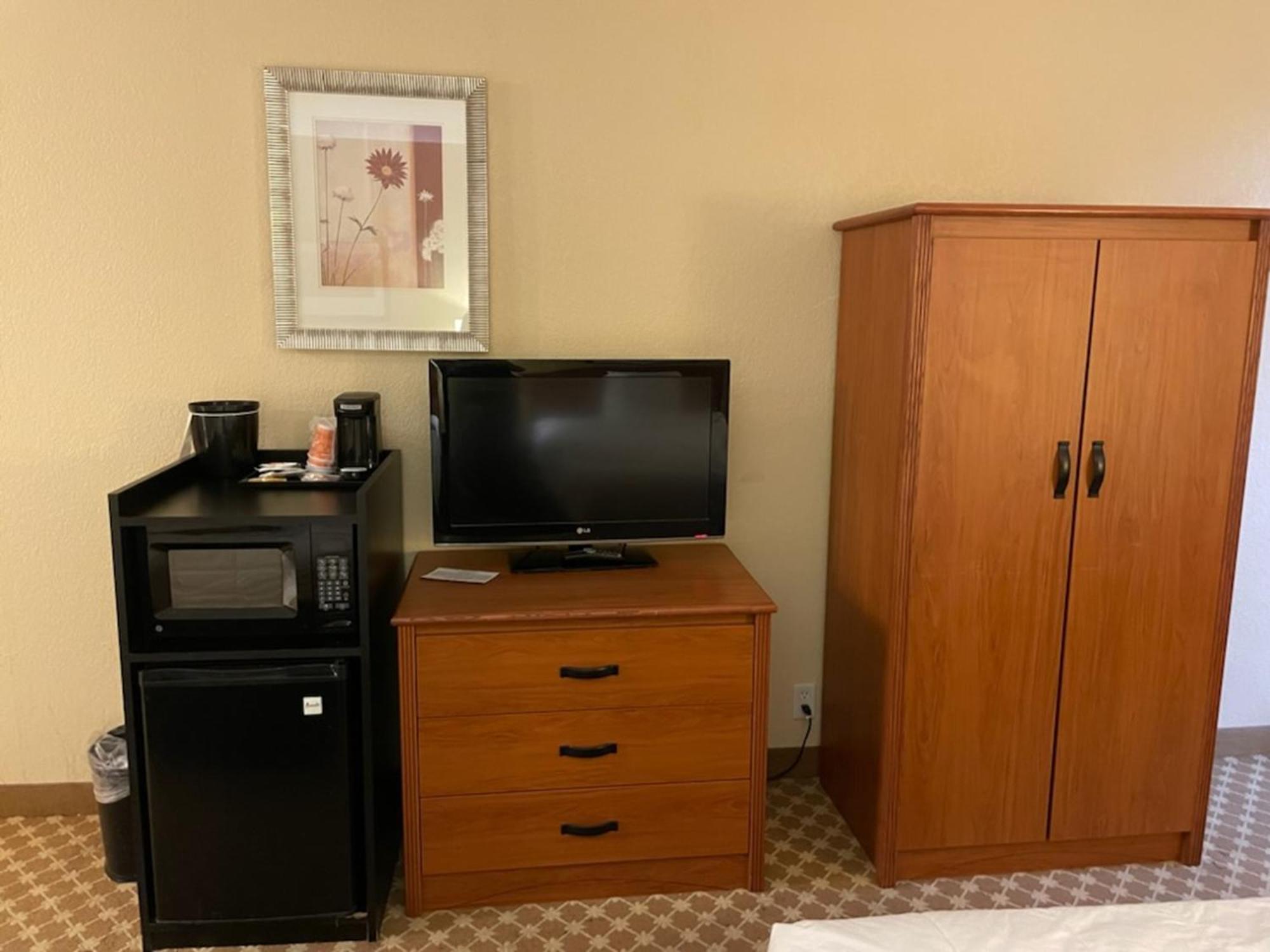 Quality Inn & Suites ساجيناو المظهر الخارجي الصورة