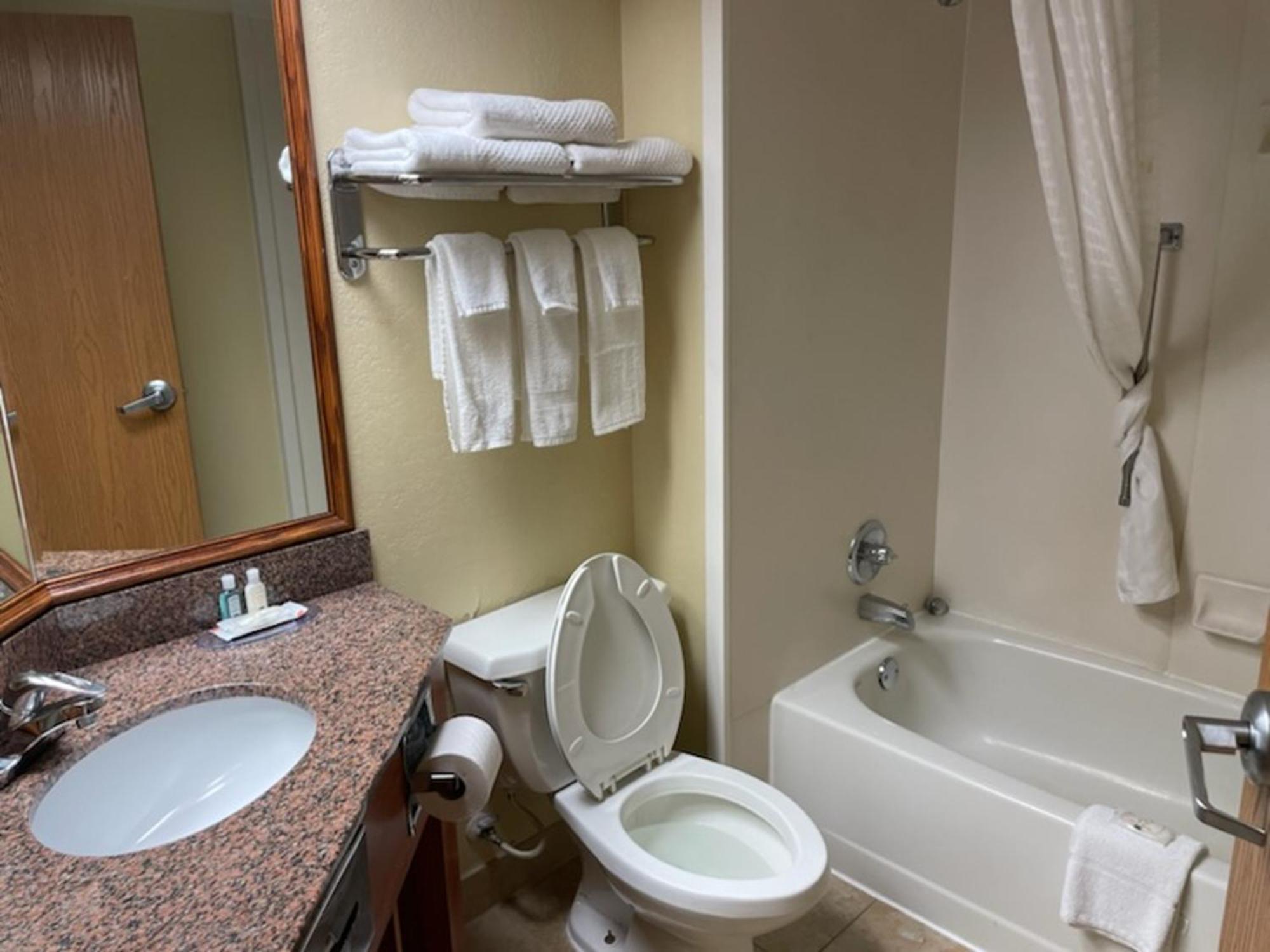 Quality Inn & Suites ساجيناو المظهر الخارجي الصورة