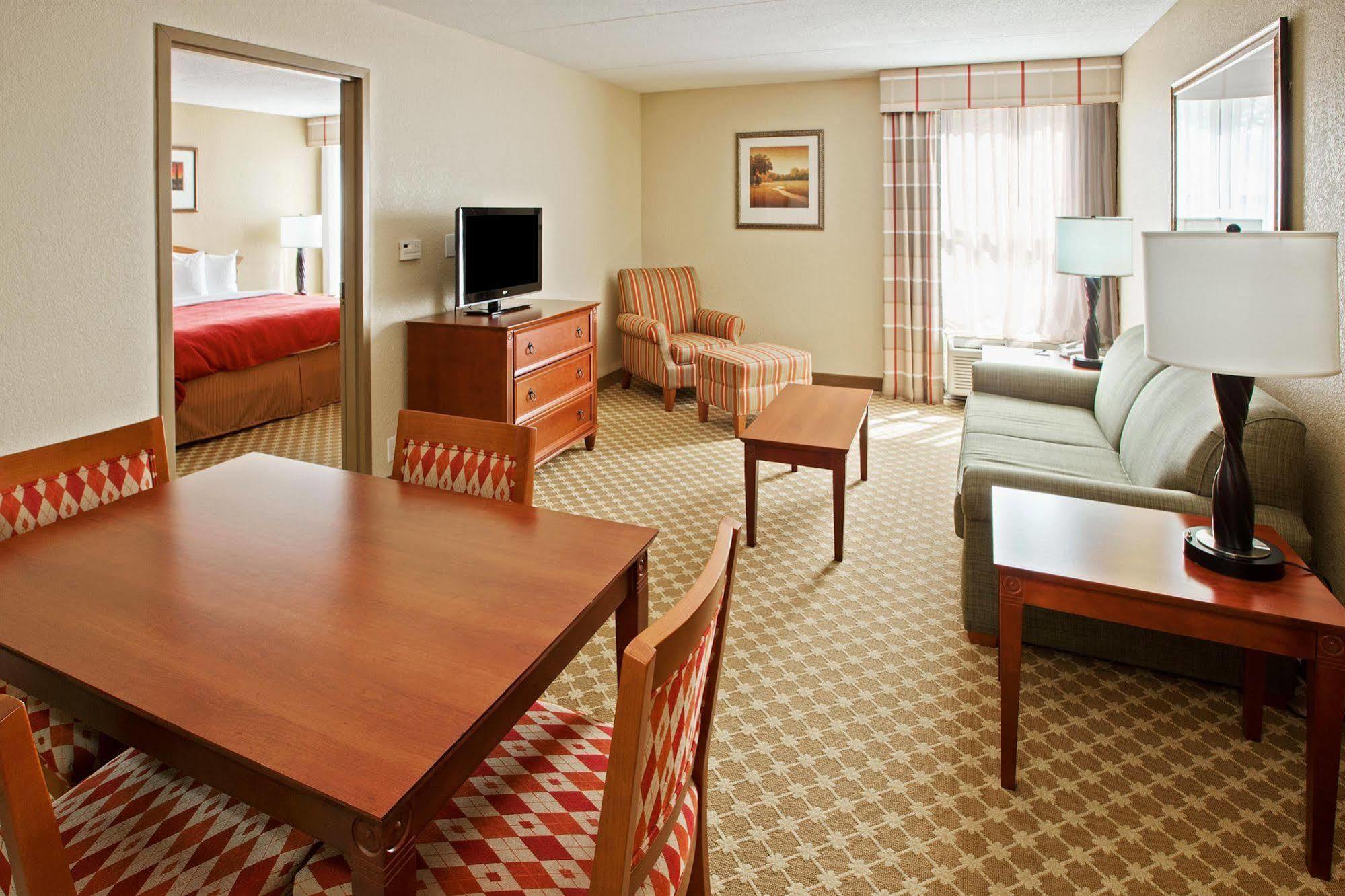 Quality Inn & Suites ساجيناو الغرفة الصورة