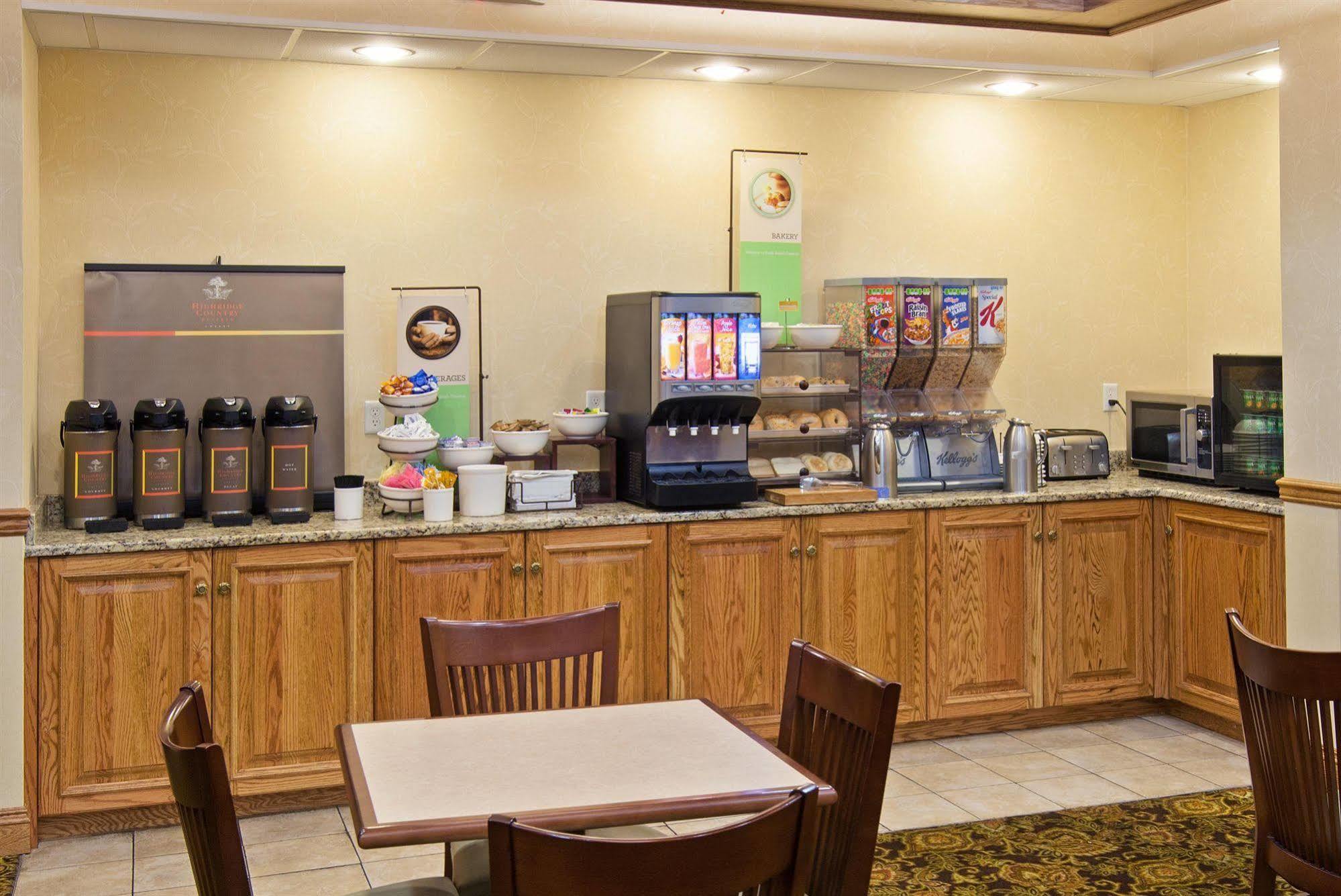 Quality Inn & Suites ساجيناو المطعم الصورة
