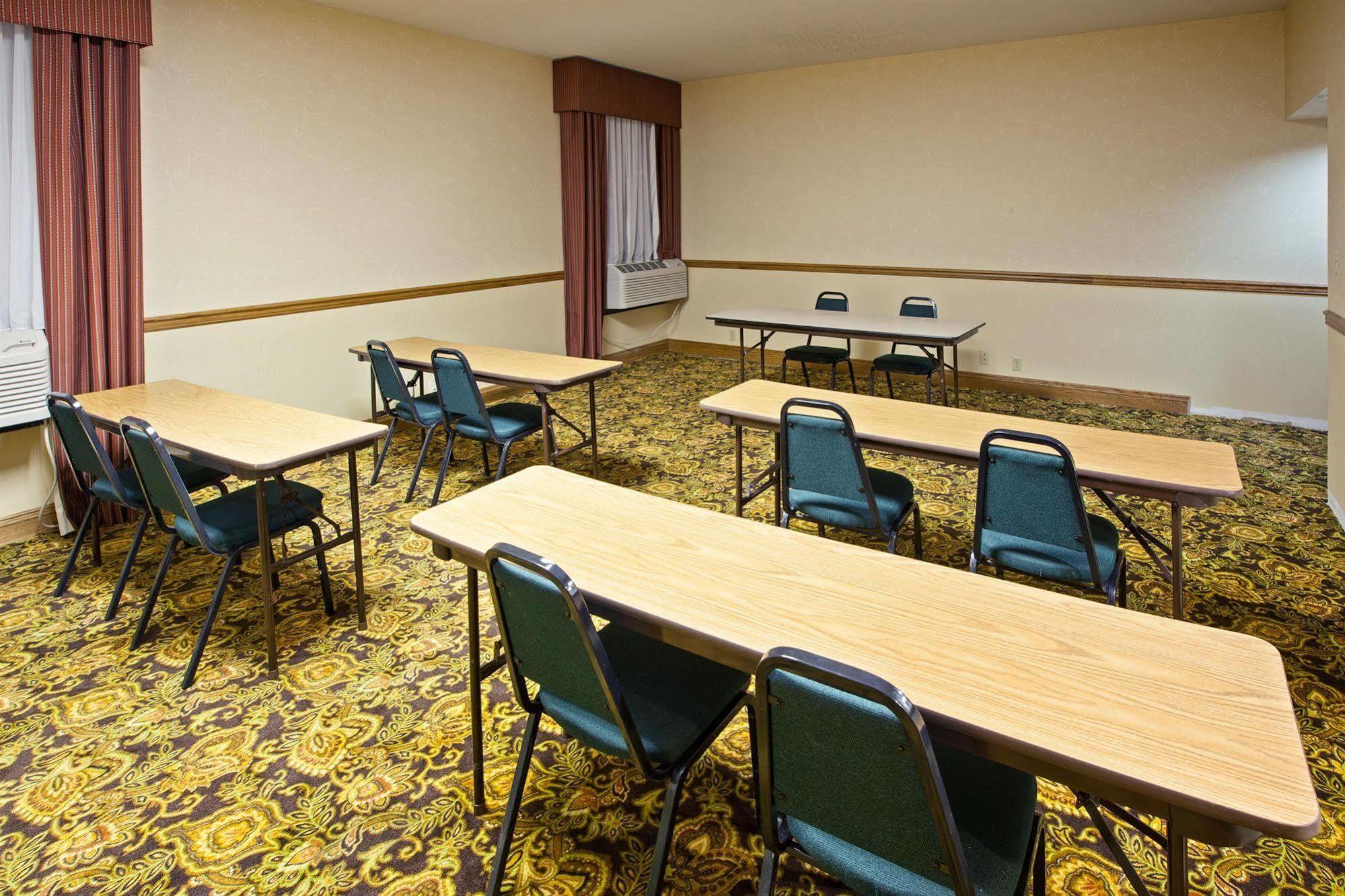 Quality Inn & Suites ساجيناو الاعمال الصورة